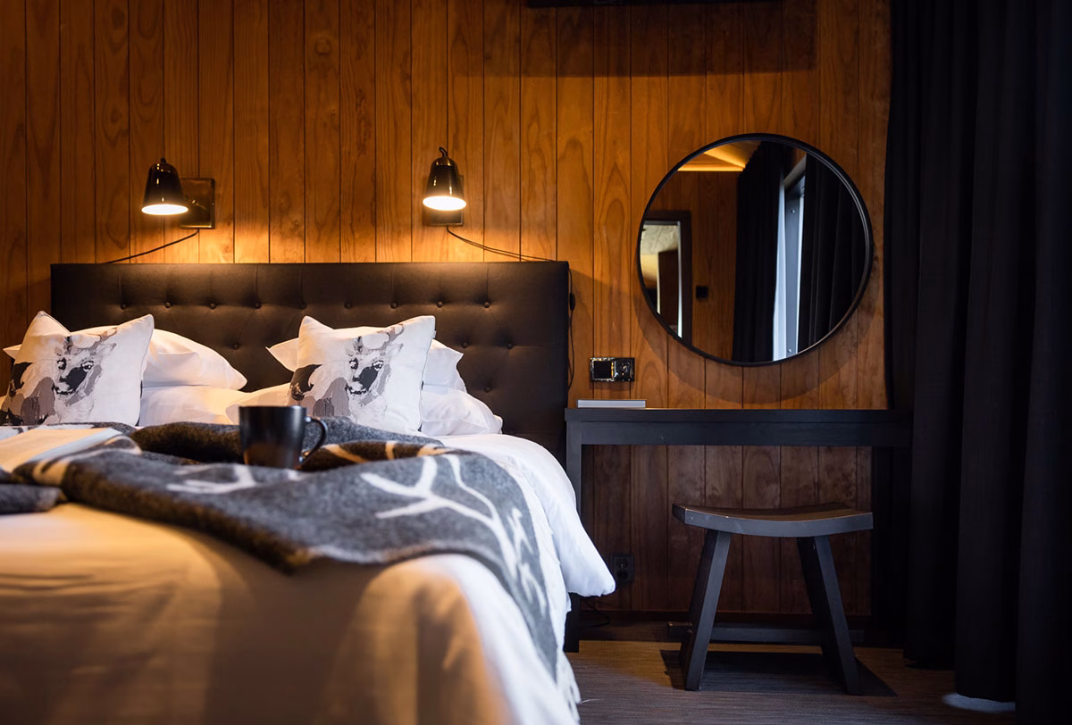 Schlafzimmer des Arctic Chalet des Wilderness Hotel Inari
