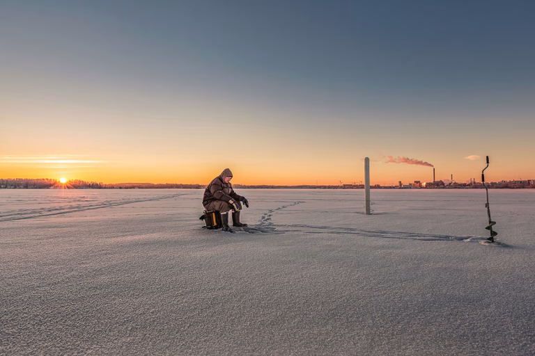 Eisfischen auf dem Inarijärvi