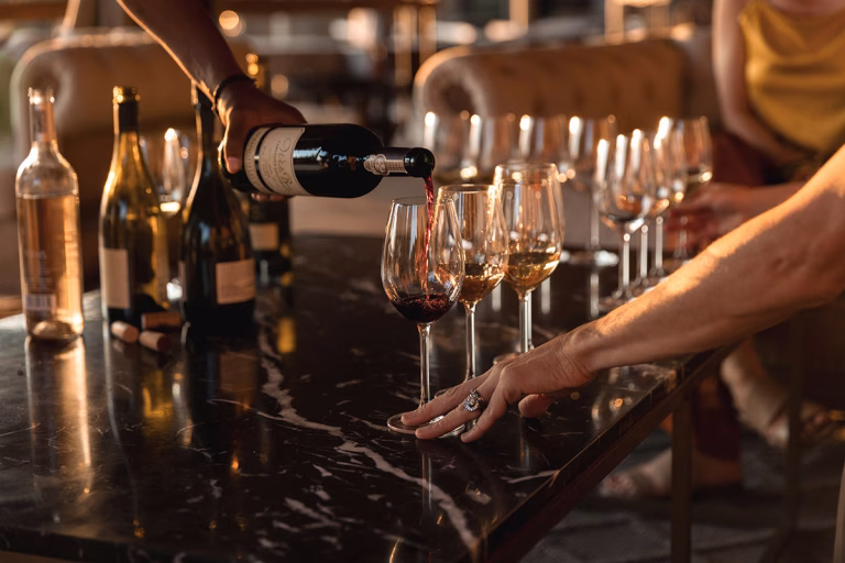 weiter mit dem mombo12:43Claude hat geantwortet: Gerne – dann ersetzen wir eine Kachel durch:Gerne – dann ersetzen wir eine Kachel durch: Wine Tasting in der Wildnis