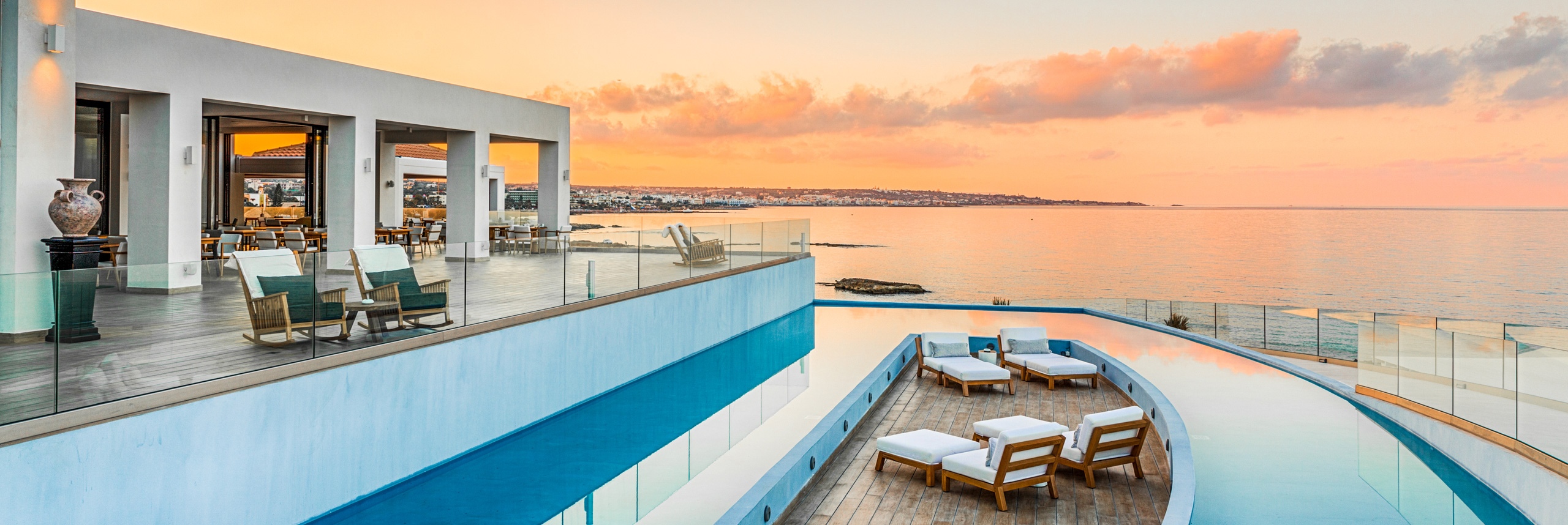 Abaton Island Resort Kreta – Terrasse mit Ausblick