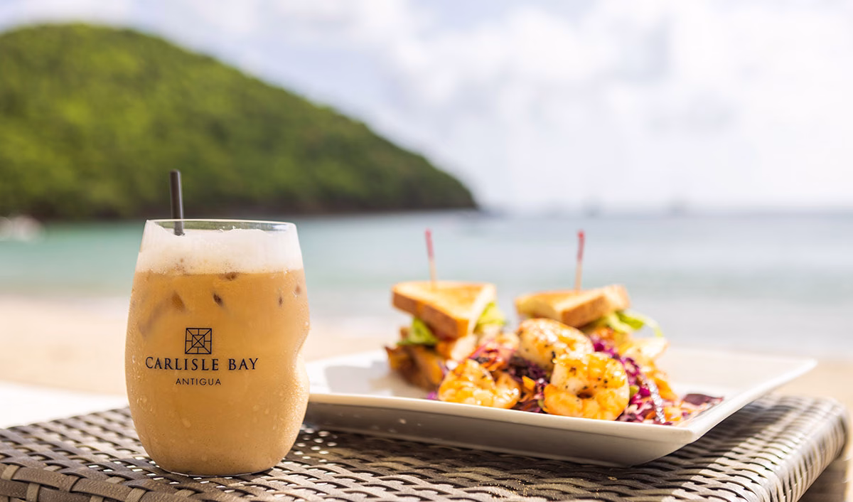 Snack am Strand des Carlisle Bay