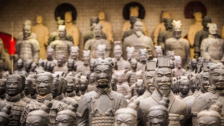 Diese Aufnahme zeigt die berühmte Terrakotta-Armee im Mausoleum des Ersten Qin-Kaisers in Xi'an, China