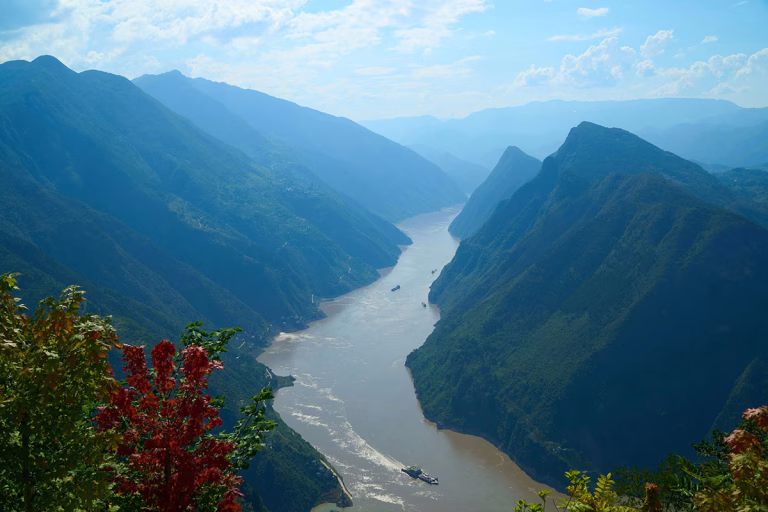 Die majestätische Wu-Schlucht (Wuxia) entlang des Jangtsekiang in China.
