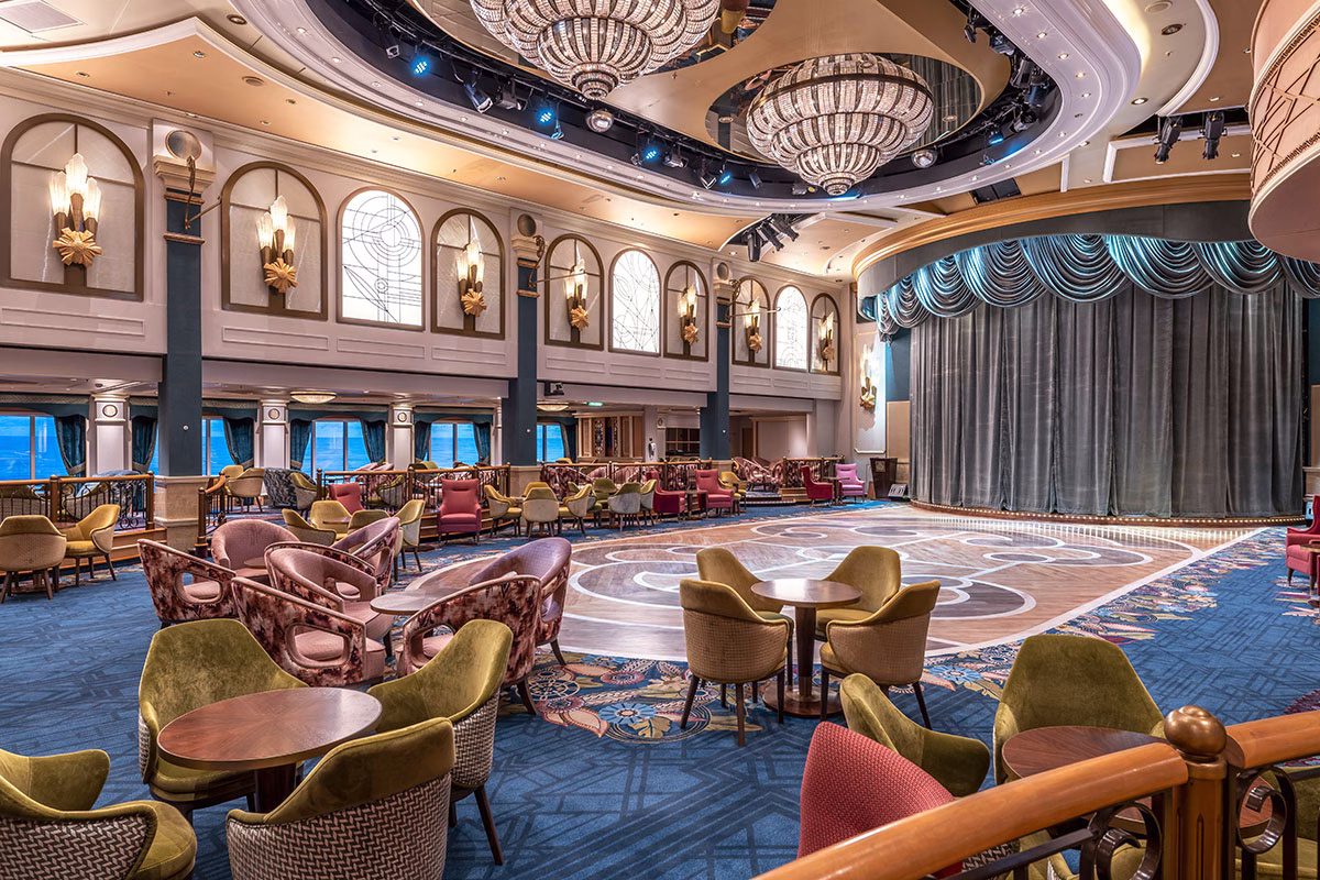 Ballroom der Queen Elizabeth der Cunard Linie
