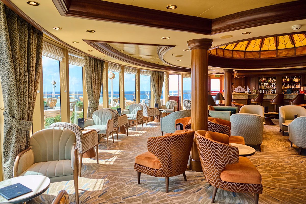 Grills Lounge der Queen Elizabeth der Cunard Linie