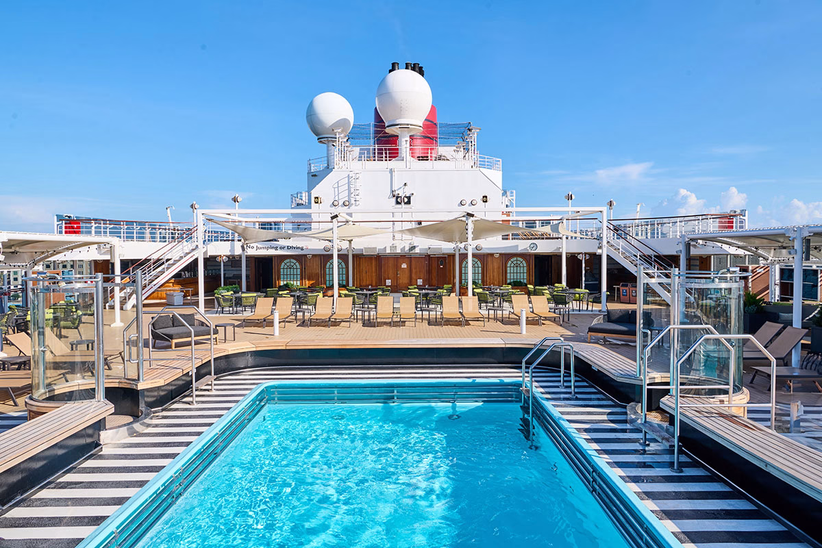 Elizabeth Pool der Queen Elizabeth der Cunard Linie