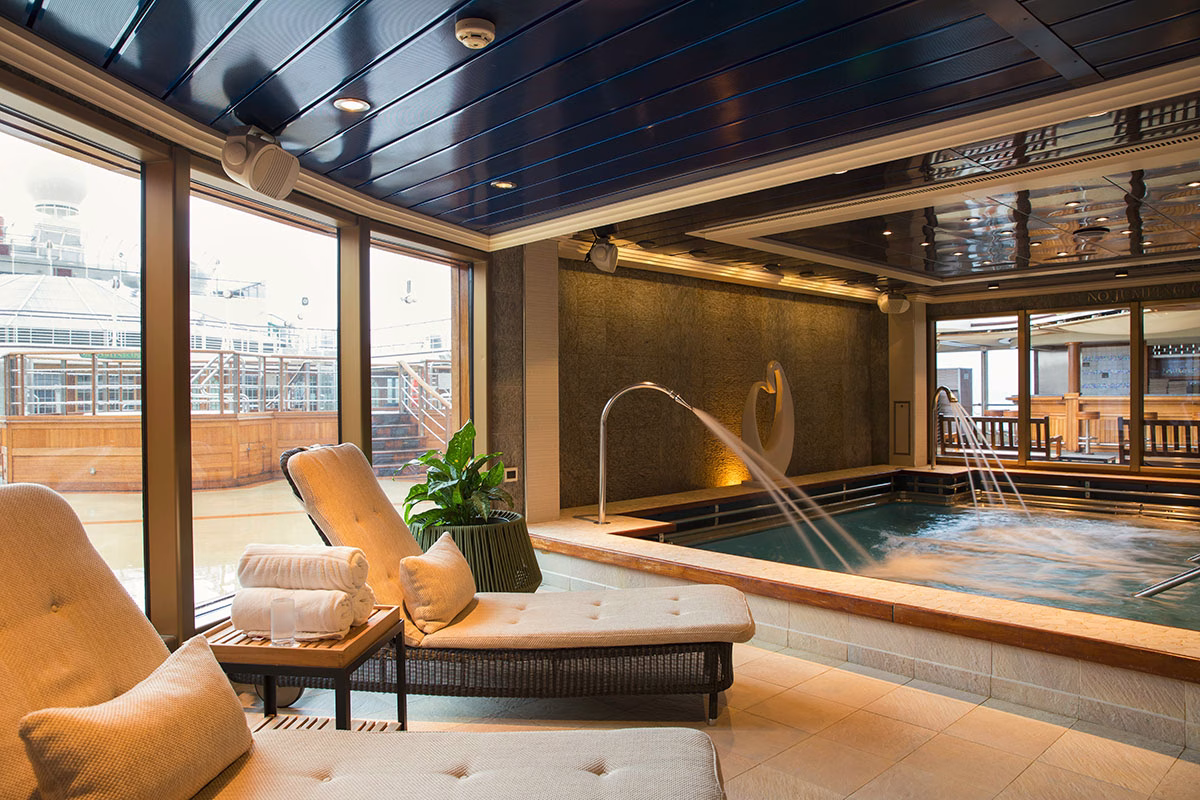 Spa der Queen Elizabeth der Cunard Linie