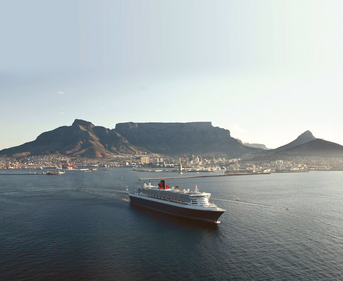 Die Queen Mary der Cunard Linie auf dem offenen Meer