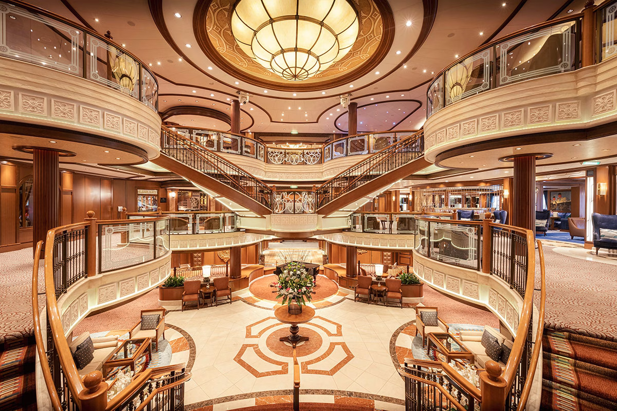 Lobby der Queen Victoria der Cunard Linie