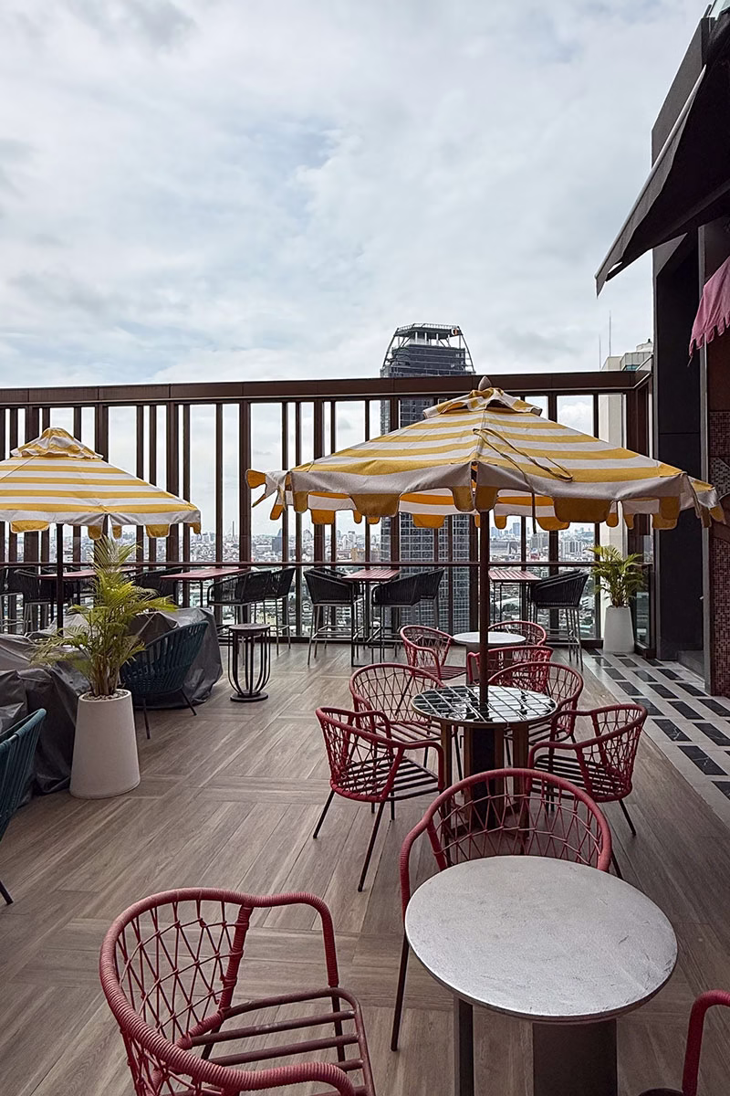 Rooftop-Bar im Dusit D2 Samyan