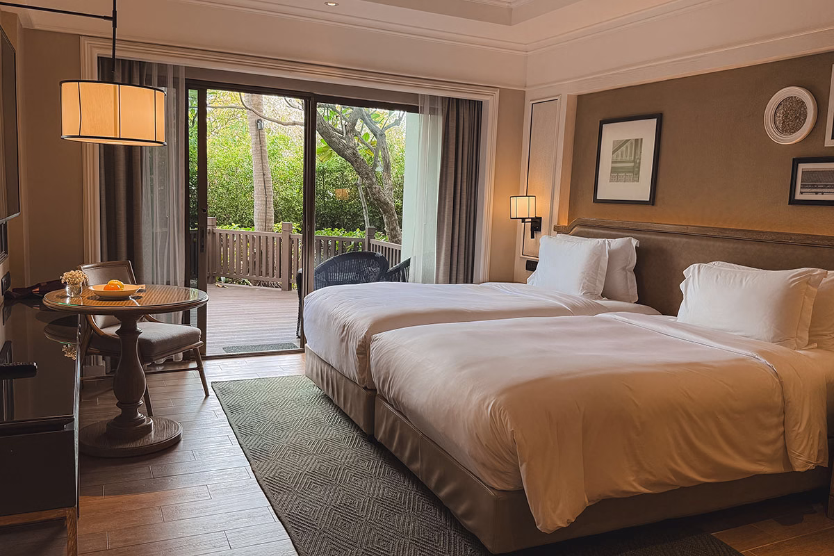 Schlafzimmer mit Terrasse im Dusit Thani Hua Hin