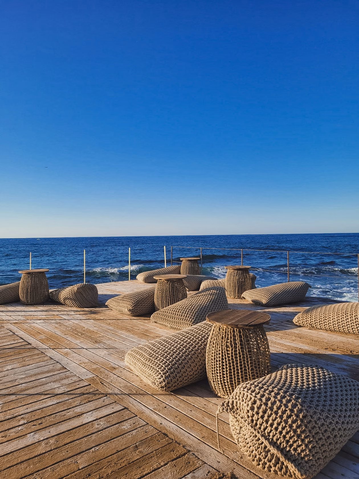 Lounge mit Sitzsäcken Abaton Island Resort auf Kreta