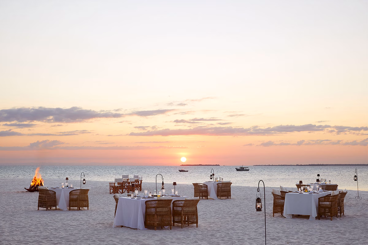 Romantisches Dinner am Strand im LABA Fanjove Island