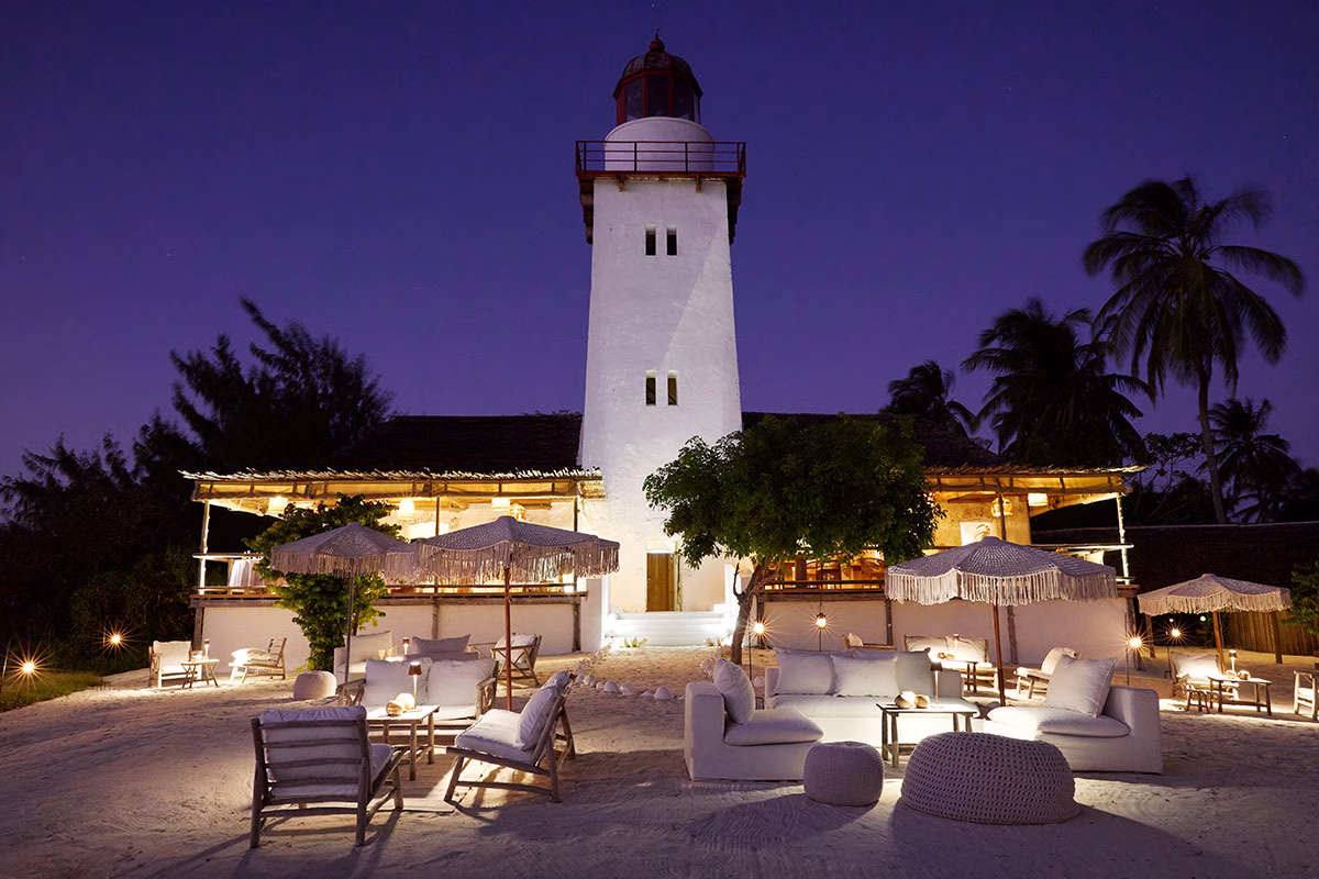 Restaurant und Leuchtturm des LABA Fanjove Island