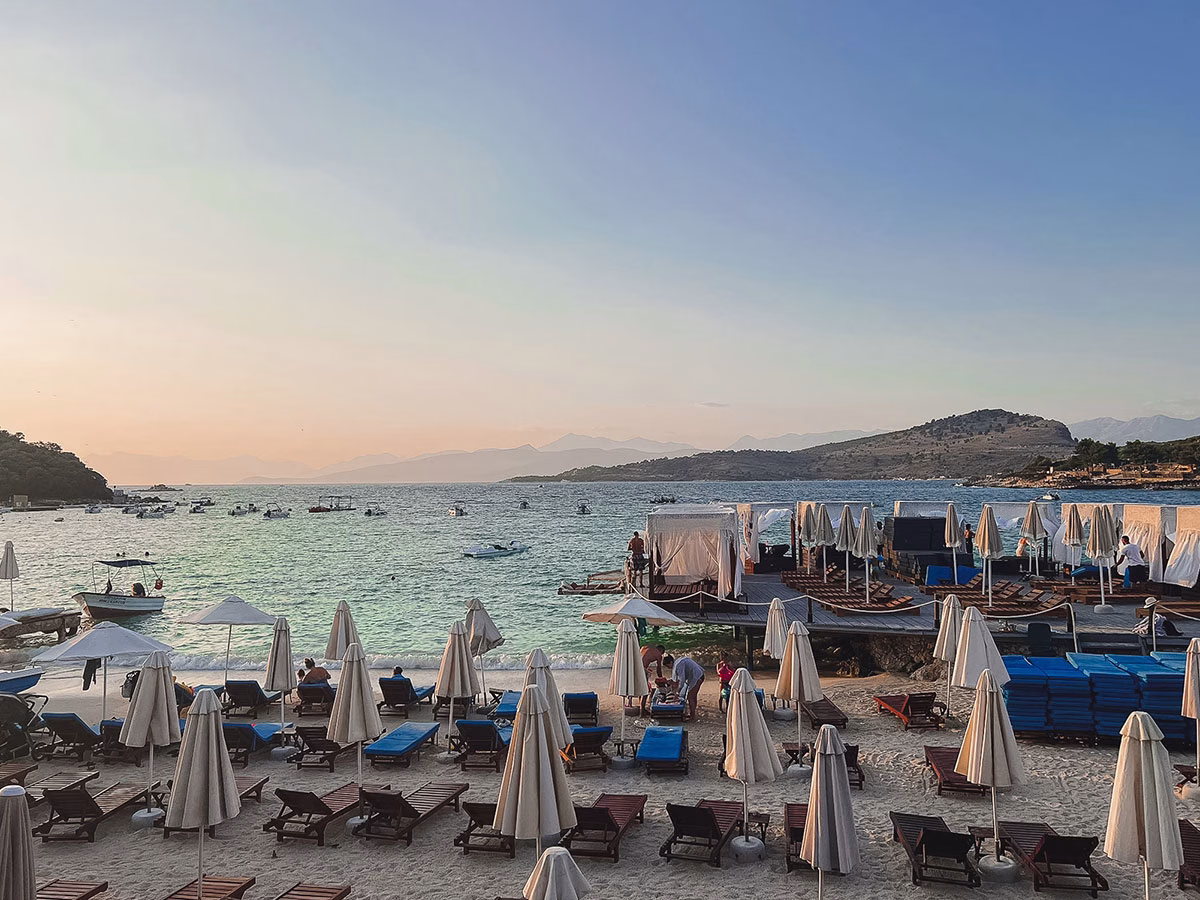 Ksamil Beach in Albanien am Abend