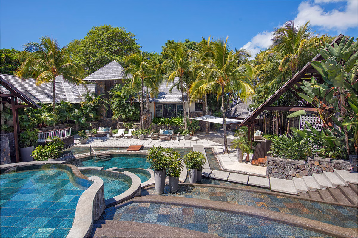 Poolbereich im Royal Palm Beachcomber Luxury
