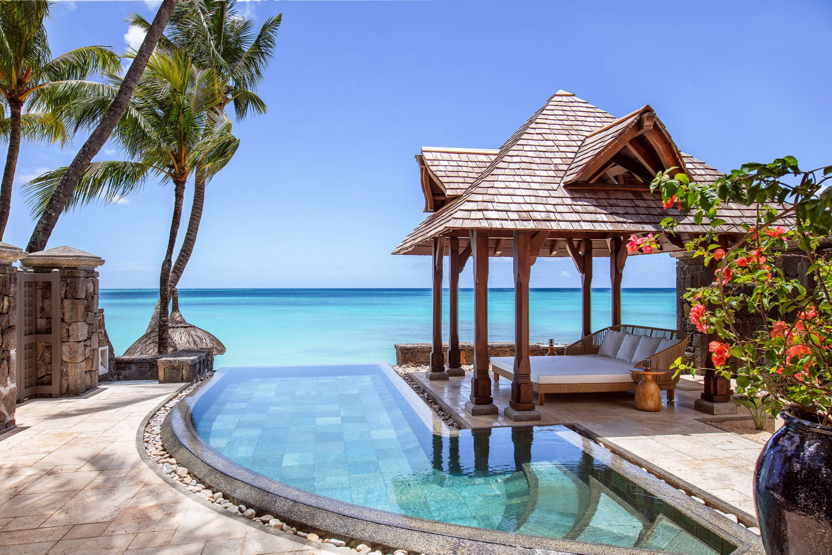 Royal Palm Beachcomber Luxury Pool mit Strandblick