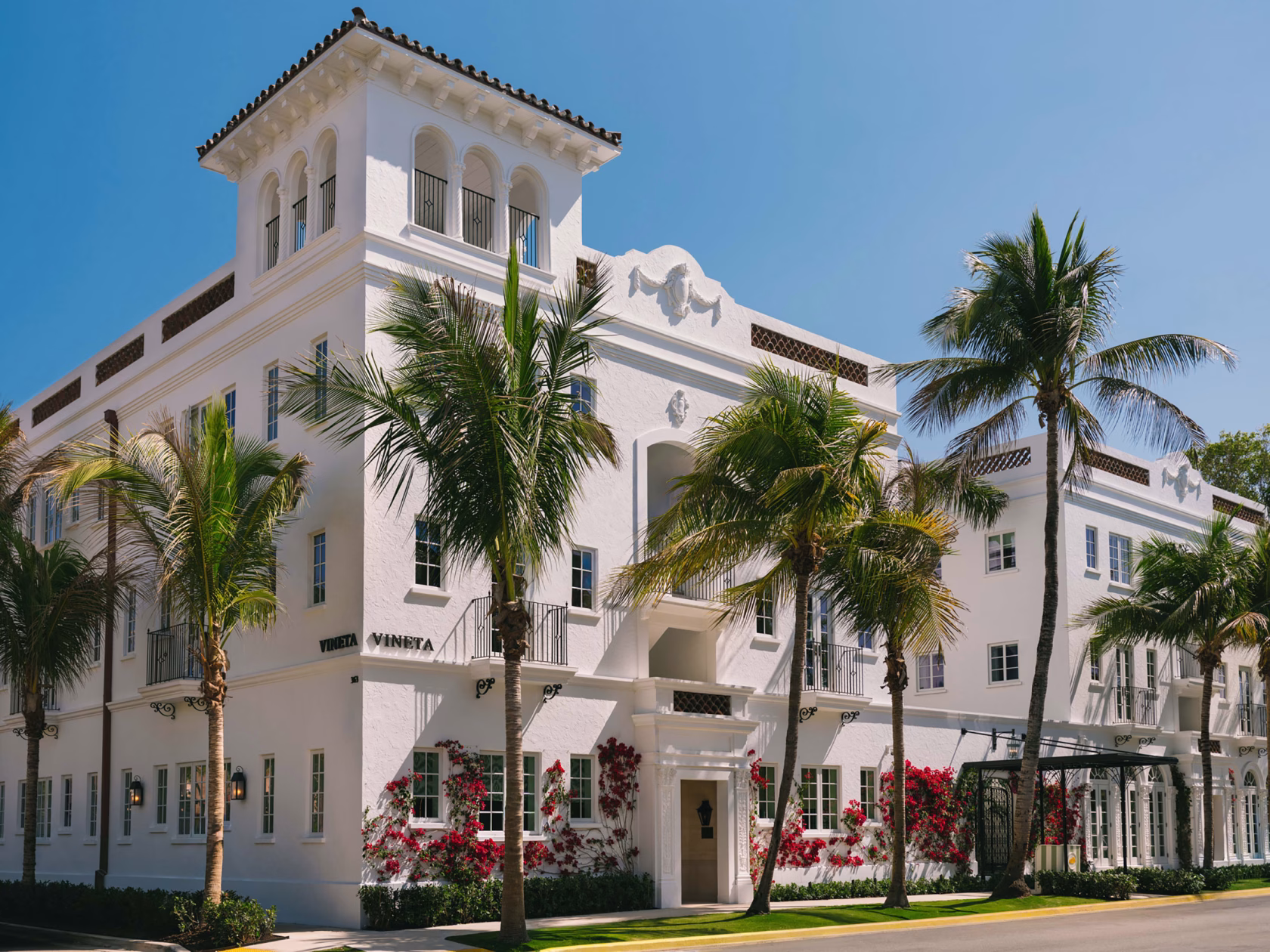 Fassade des The Vineta Hotel Palm Beach