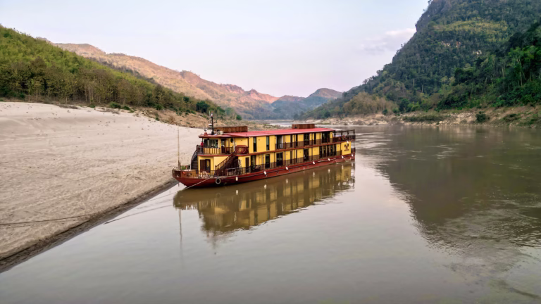 Luxus-Boutique-Schiff Anouvong auf dem Mekong in Laos