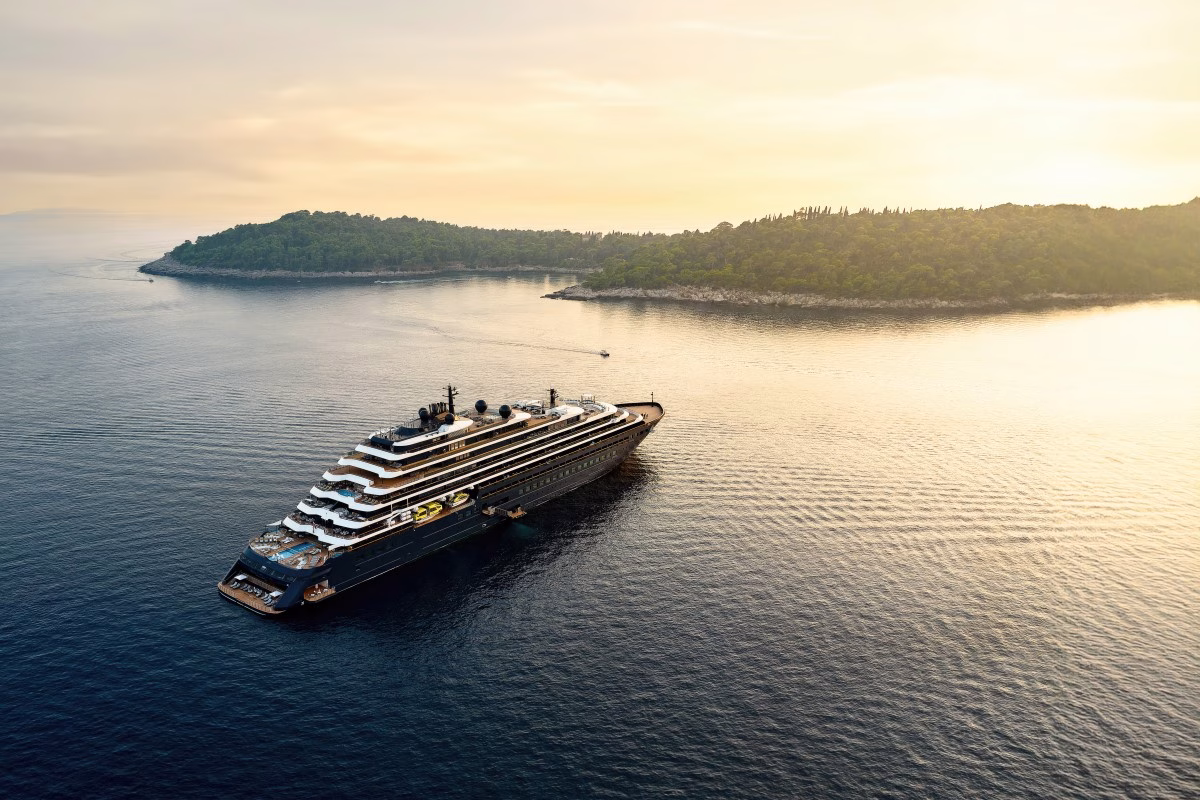 Fritz Carlton Yacht auf dem Weg zur grünen Insel